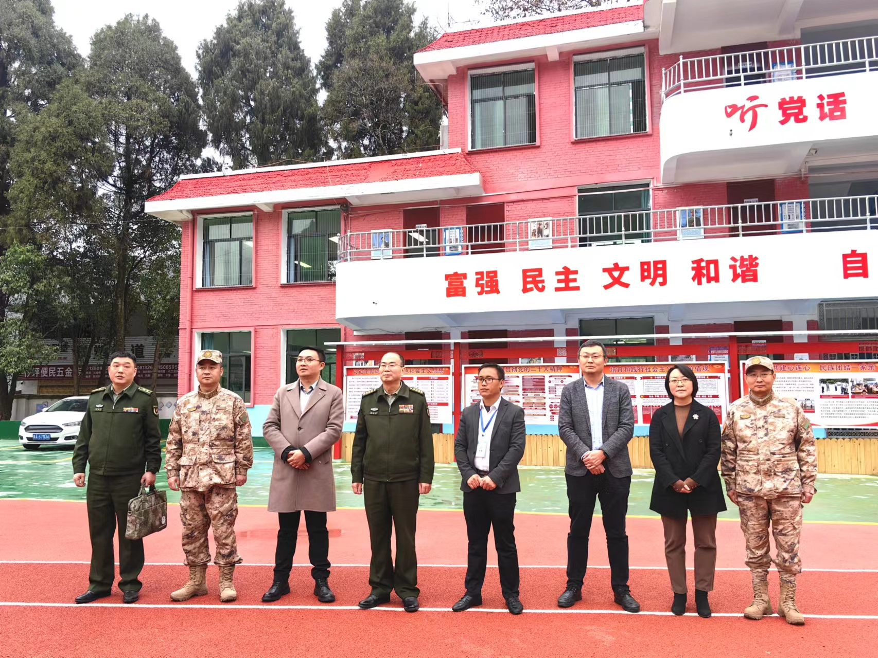 “迷彩绿”护航山里娃——贵阳警备区“一部一村一校”扮靓乡村校园