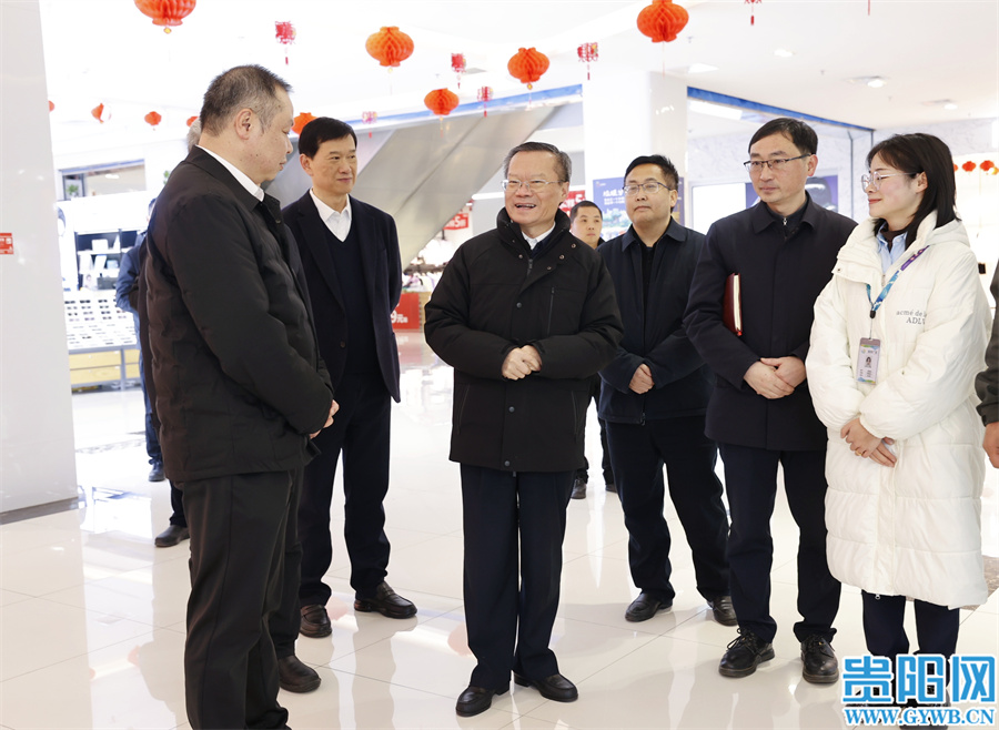 胡忠雄调研贵安新区“三城”建设并检查安全生产工作