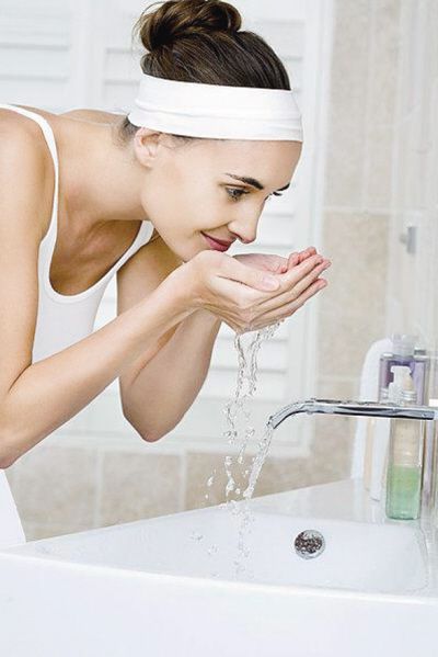 超八成女性洗脸方法有错误 洗脸六步走不长皱
