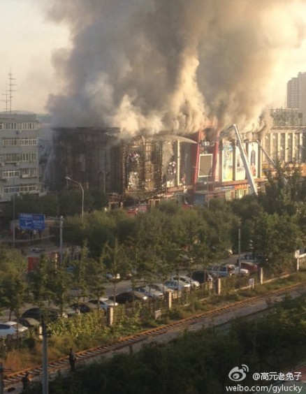 北京石景山喜隆多商场发生火灾 无人员伤亡 --