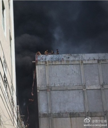 <em>广东普宁</em>内衣厂火灾致11死 现场遍布<em>文胸</em>材料