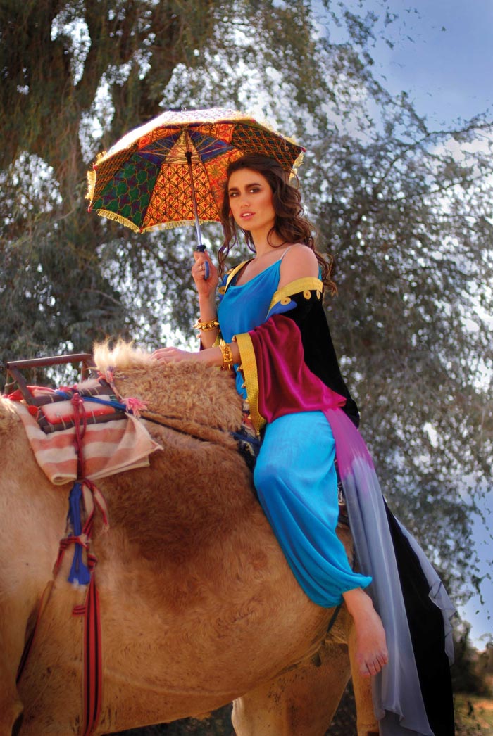 <em>阿联酋女子</em>设计出穆斯林女性唯美时尚长袍(高