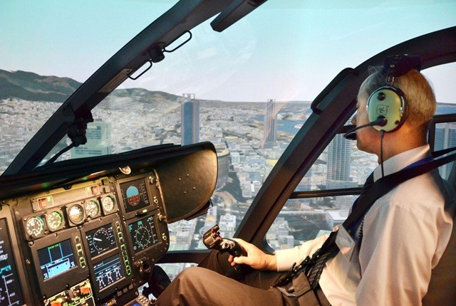 日本神户机场首次引进直升机飞行模拟器_国际