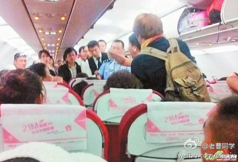 泰国航班3中国乘客因吃饭声大持刀叉互殴(组图