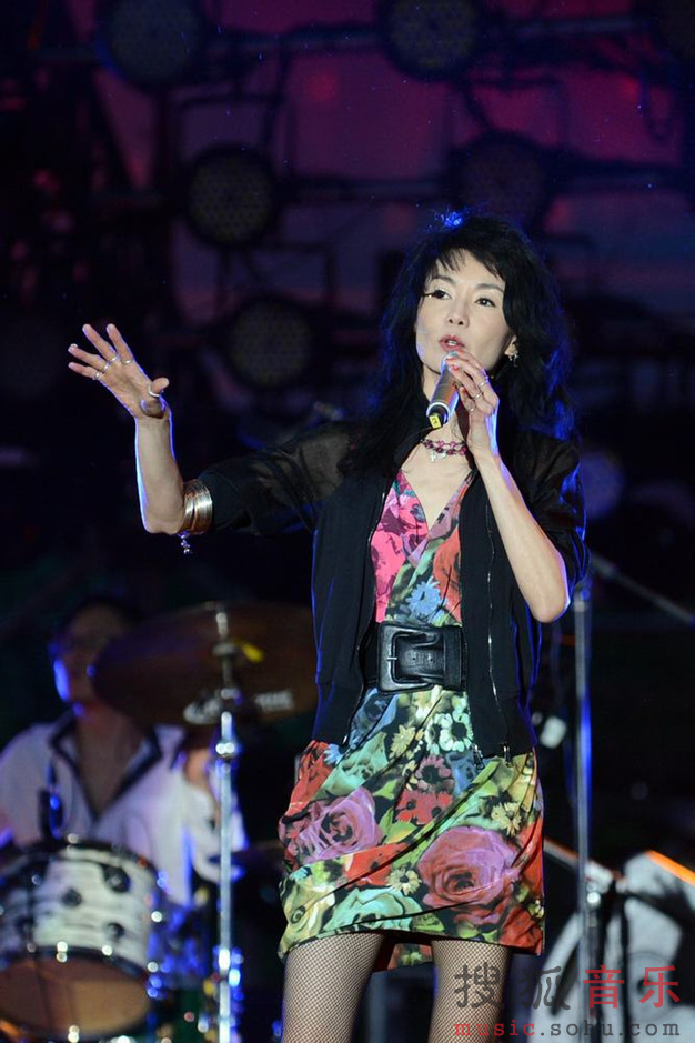  草莓音乐节张曼玉 亮相 上海走音北京中断_ 草莓 