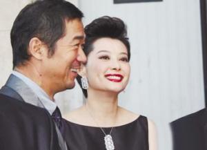 袁立否认勾引 张国立 遭掌掴  微博 与网友对骂_