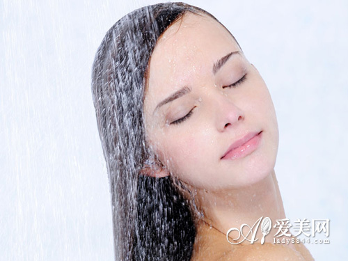 <em>天天洗头</em>会伤发? 护理<em>头发</em>别做14件傻事_播报