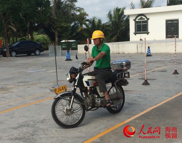 视频:海南农民专场摩托驾照考试一小时拿证_国