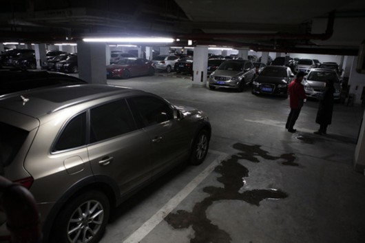 个别小区停车费暴涨 上海两管理部门建议恢复