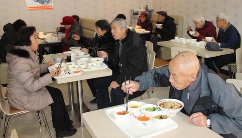 晋祠路社区老人的一日三餐有了新着落