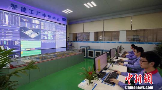 家电巨头加速机器换人 美的广州建智能化工厂
