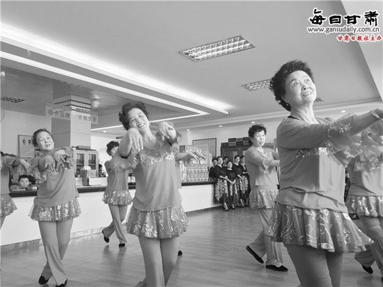 兰州:雁南街道张苏滩社区居民欢歌曼舞迎新春