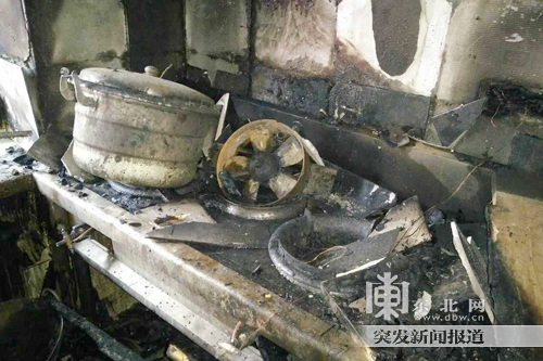 哈尔滨黑山街一饭店燃气罐起火 造成一人受伤