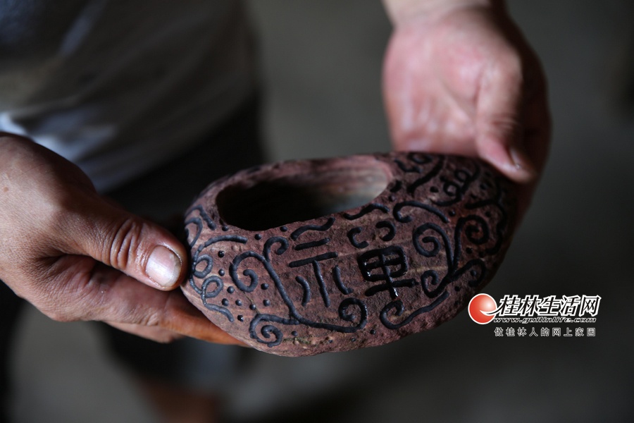 桂林恭城搬砖哥:把废弃青砖雕刻成艺术品(组