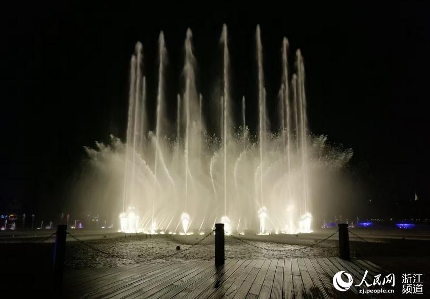 西湖喷泉曲谱_西湖夜景喷泉(3)