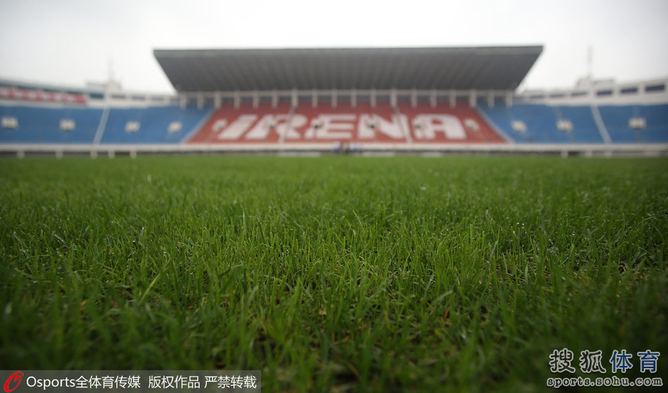 高清:陕西省体育场草皮长势良好 静待中叙之战