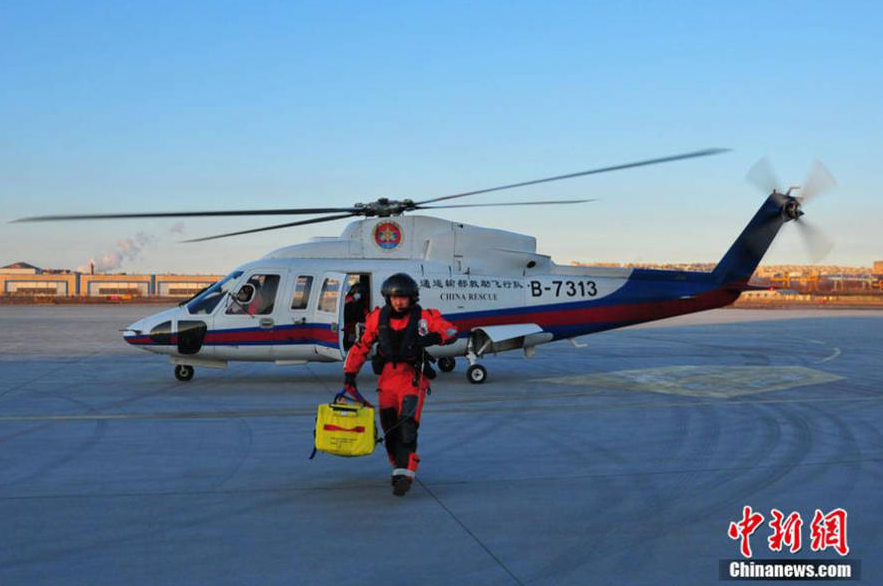 1岁儿童高烧抽搐 救助队出动直升机救援