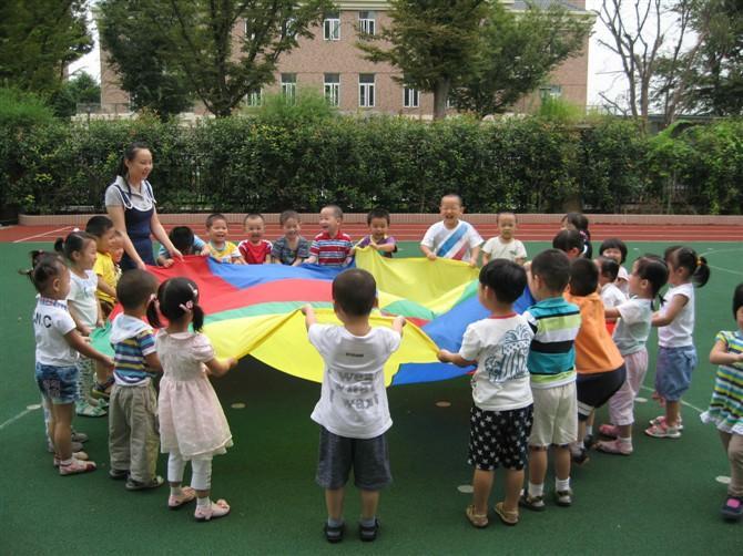 去年南京孩子上民办幼儿园平均每人一年交1.3