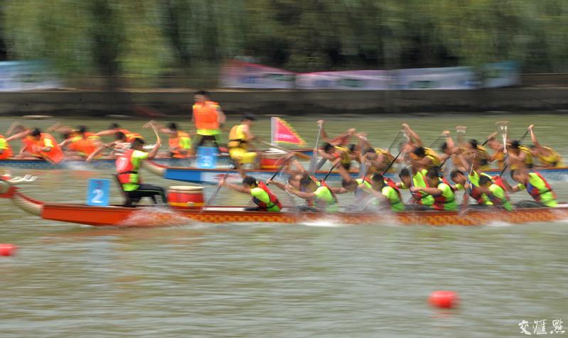 激扬青春!青少年龙舟锦标赛南京开赛