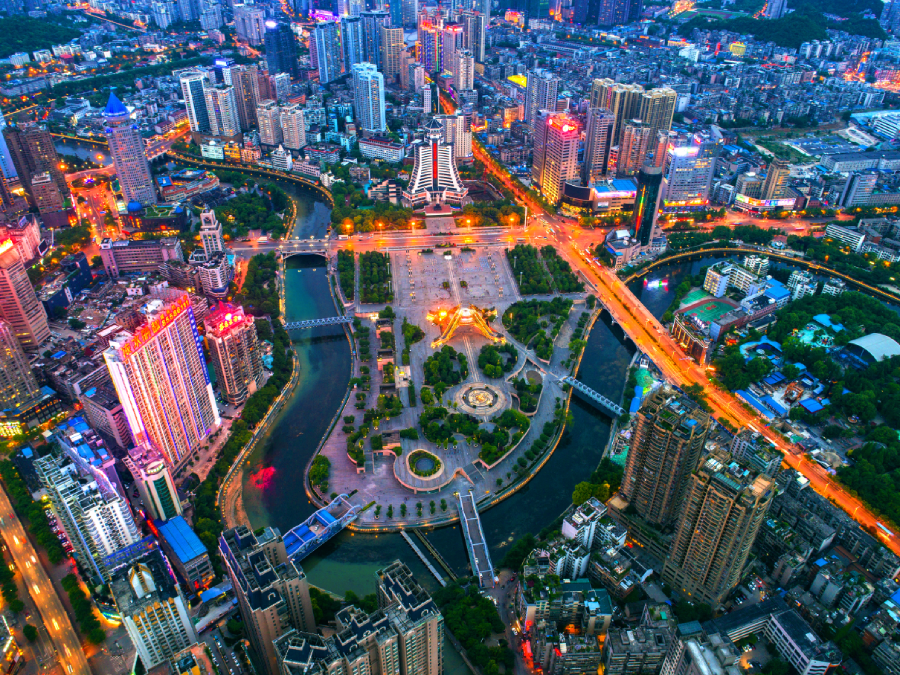 龚小勇《鸟瞰筑城广场  》