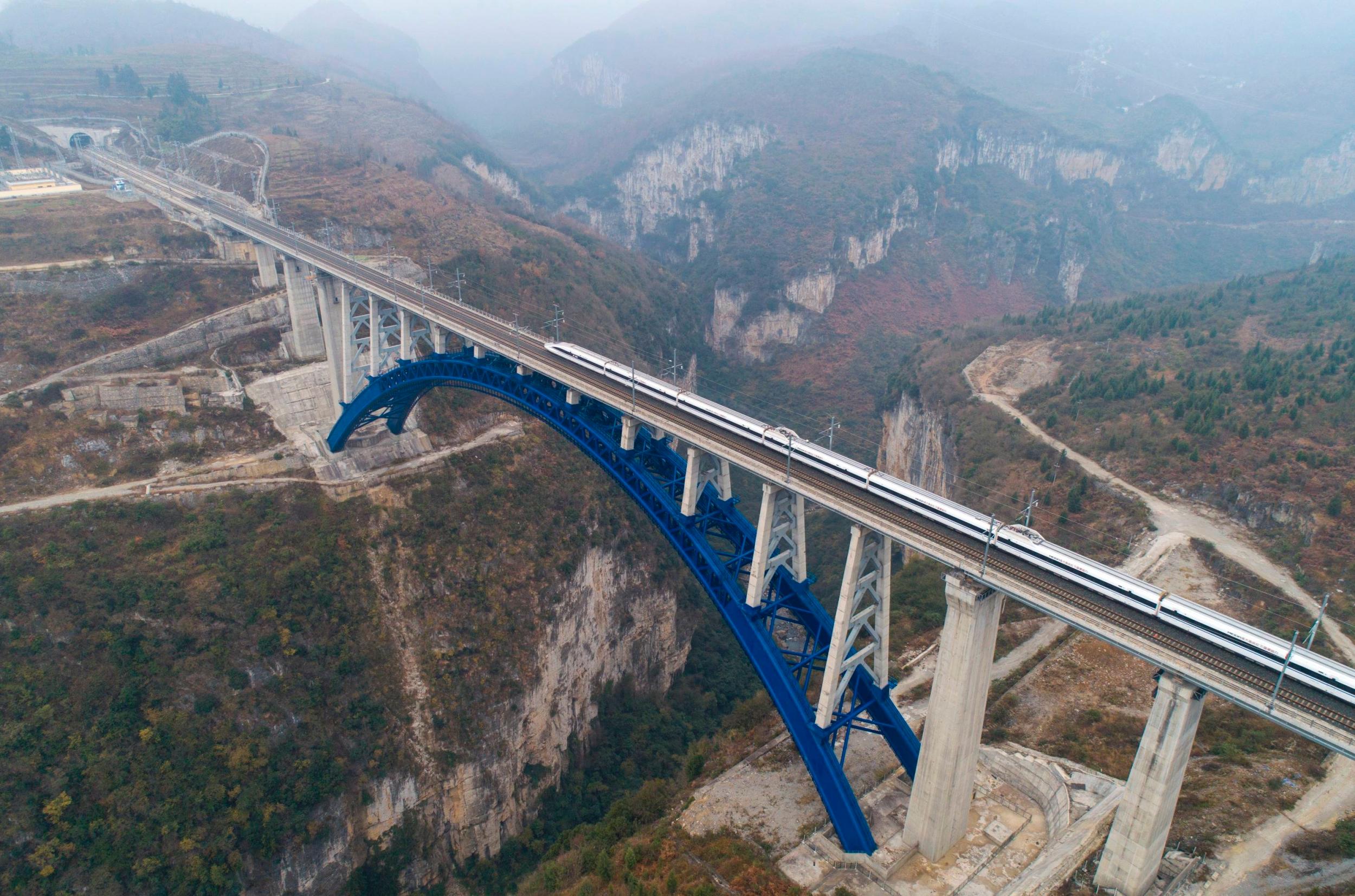 驶向新年的动车-贵阳网