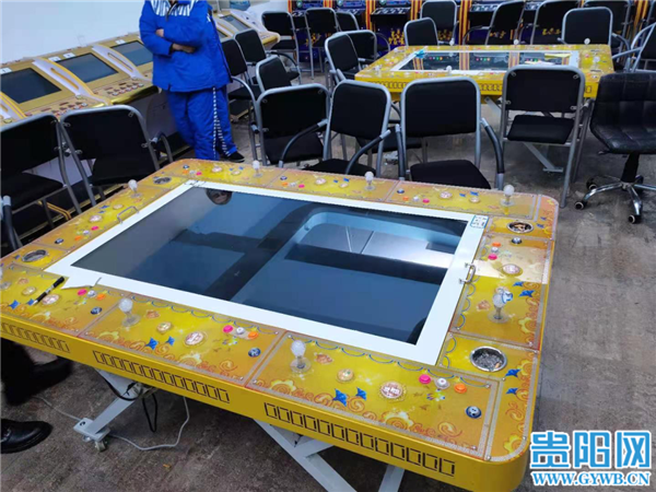 随后,民警将涉嫌开设赌博游戏机室的犯罪嫌疑人王某某,李某抓获.