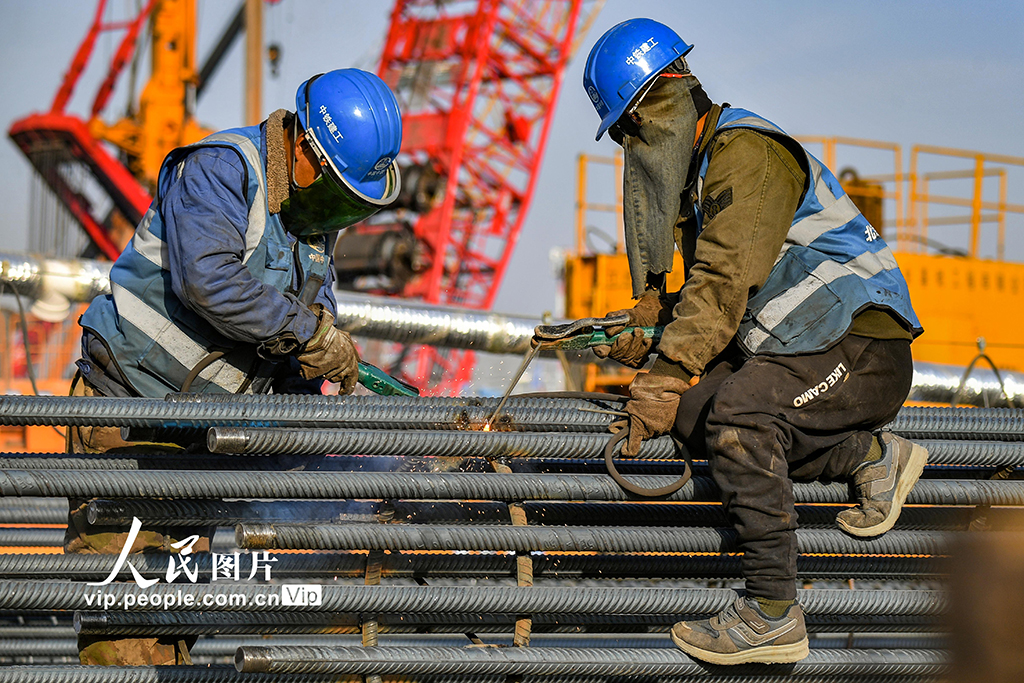 北京建设者鏖战铁路重点工程