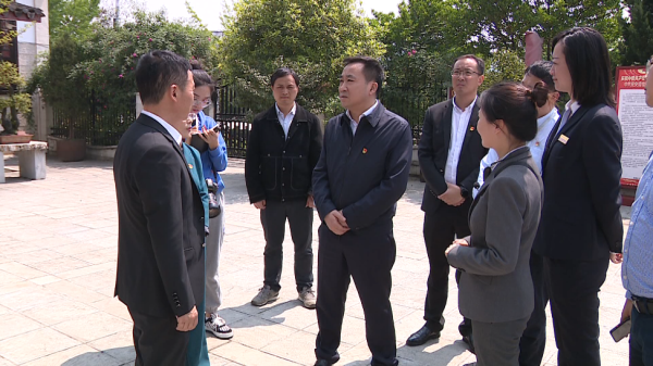 安顺市委常委西秀区委书记汤辉带队到王若飞故居调研并开展党史学习