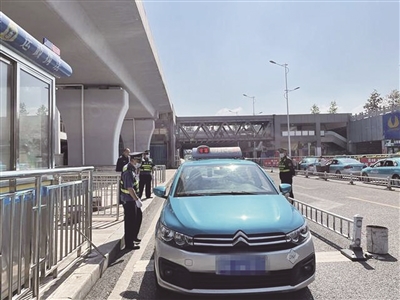 安顺市道路运输局加强对高铁西站出租车规范管理