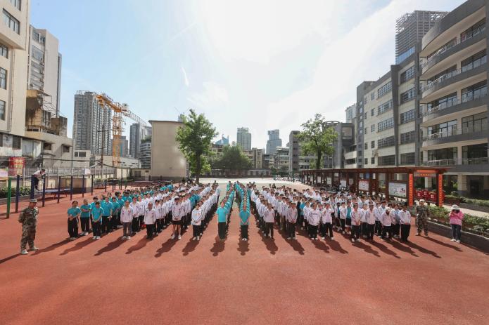 贵阳市第二十一中学举行中考誓师大会