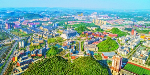 黔中大地魅力无限机遇无限 ——贵阳贵安全力建设宜居宜业宜游的特大城市