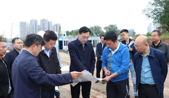 贵阳白云区委书记宋旭升开展“我为群众办实事”实践活动暨调研重点项目