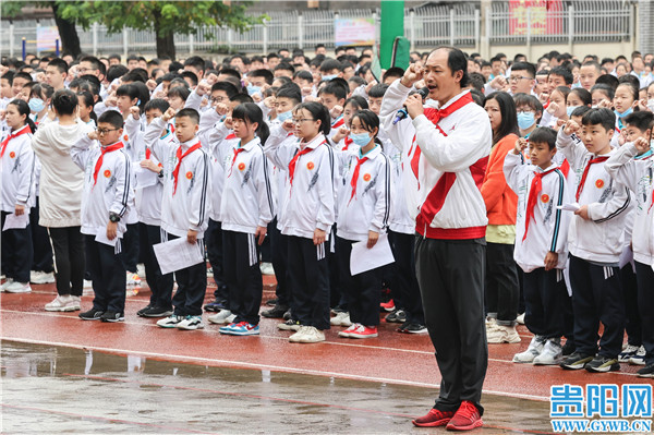 百年风华童心向党贵阳市第二十一中学六一拉歌活动暨少先队离队仪式