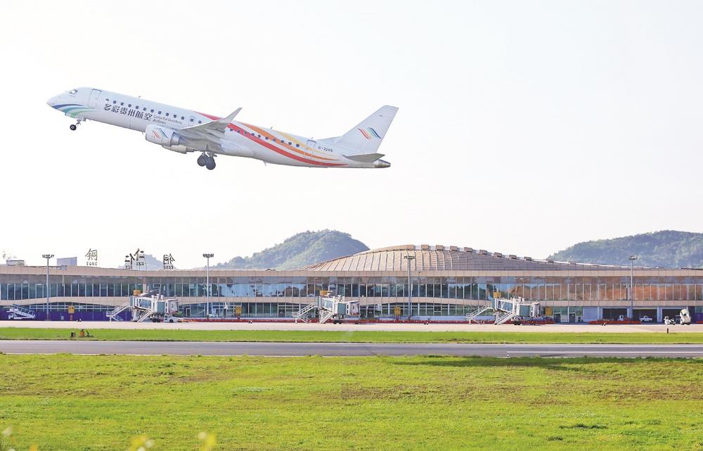 2015年,铜仁凤凰机场正式启动航空口岸建设工作,规划新建国际航站楼1