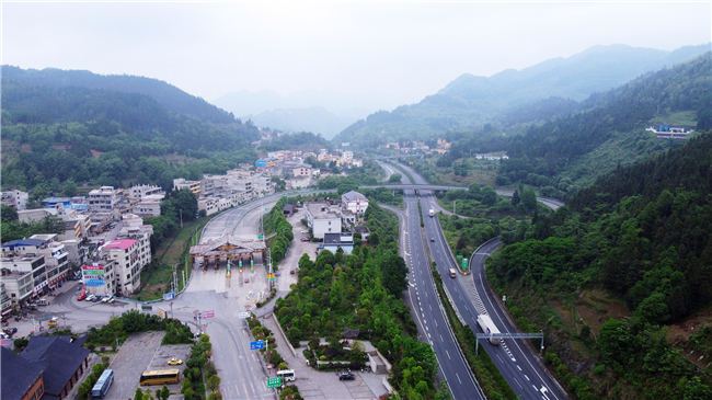 关岭永宁镇高速打通发展脉络交通引领产业发展