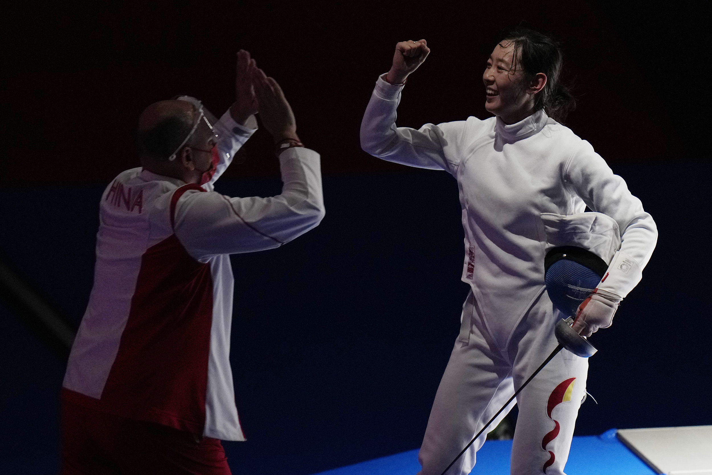 孙一文夺得击剑女子个人重剑金牌