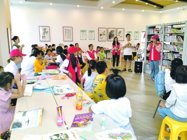 志愿者进驻“益童乐园”学校　陪伴留守儿童快乐过暑假