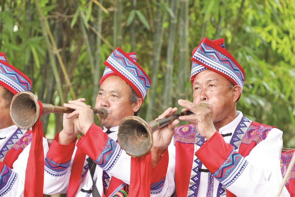 铜仁印江长号唢呐演奏引人醉