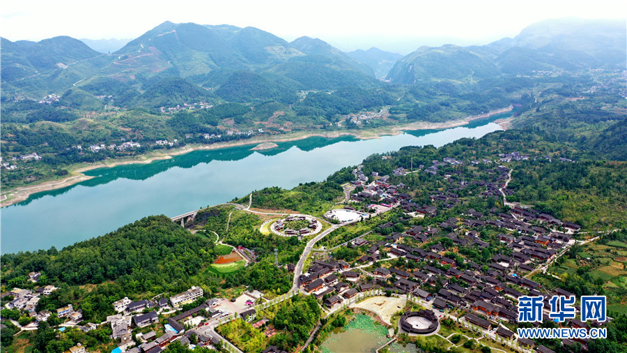 飞阅贵州务川龙潭古寨领略仡佬村寨建筑魅力