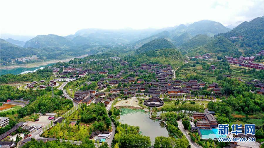 飞阅贵州务川龙潭古寨领略仡佬村寨建筑魅力