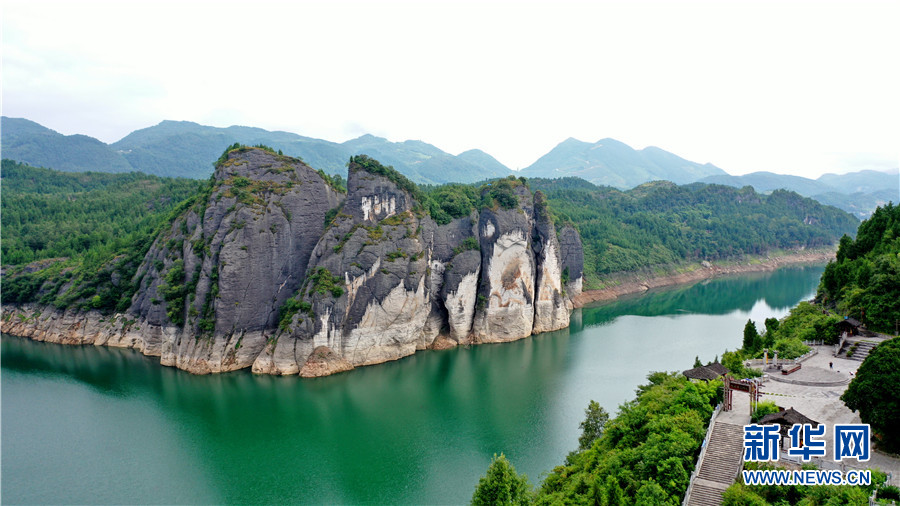 飞阅贵州务川龙潭古寨领略仡佬村寨建筑魅力