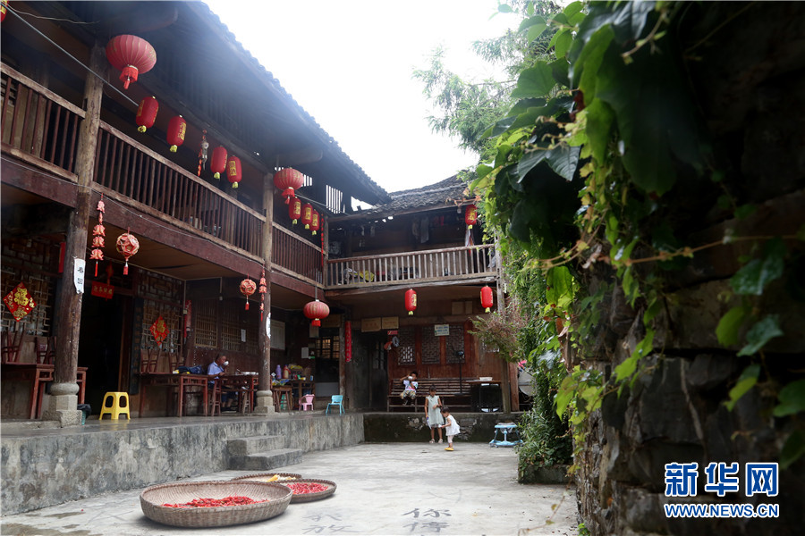 飞阅贵州务川龙潭古寨领略仡佬村寨建筑魅力