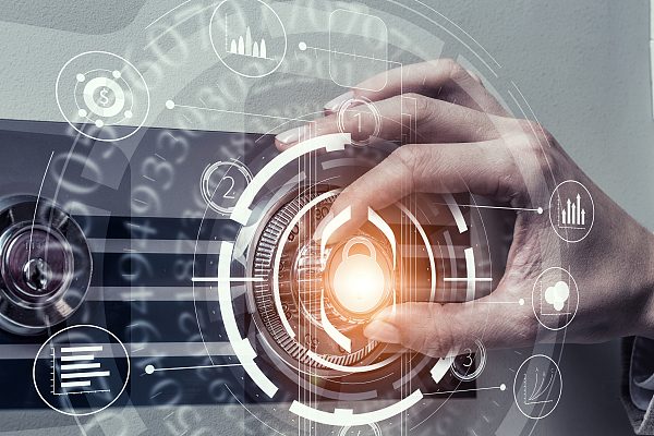 贵阳白云区泉湖街道加强治安巡逻 为居民群众平安幸福“保驾护航”