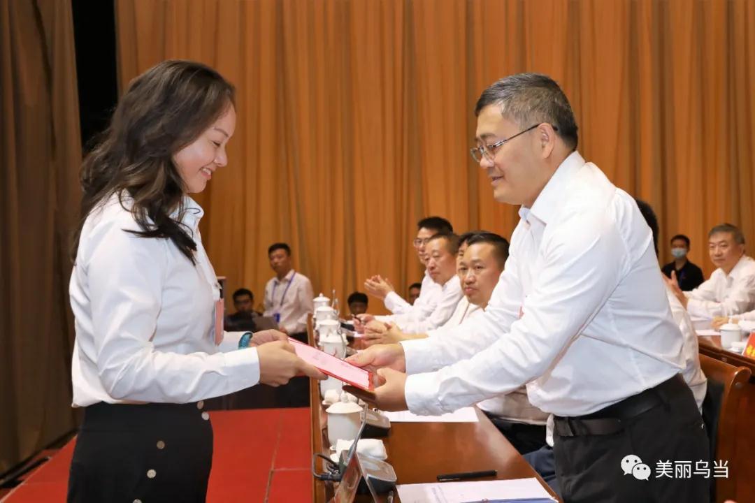 乌当区十七届人大六次会议上艾疆当选乌当区人民政府区长