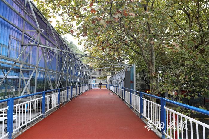 新印厂天桥防滑层更换完毕