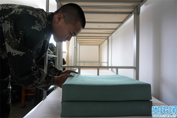 武警贵州总队新训团新兵学习内务整理