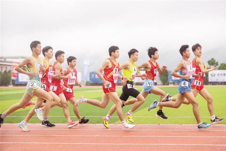 黔东南运动场上的力与美