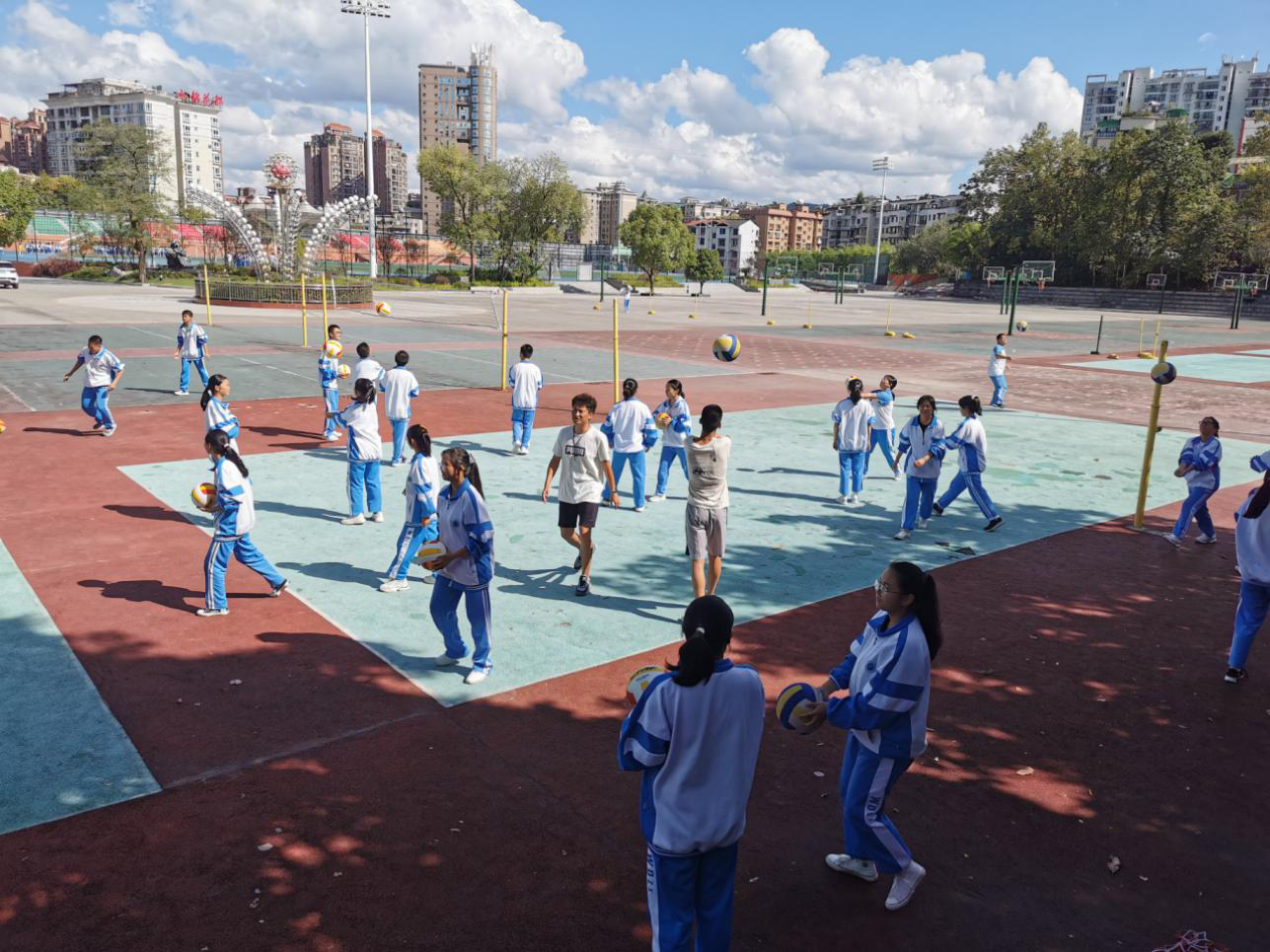 67贵阳市高中体育与健康学科带头人熊仕华老师走进乌当中学开展教学