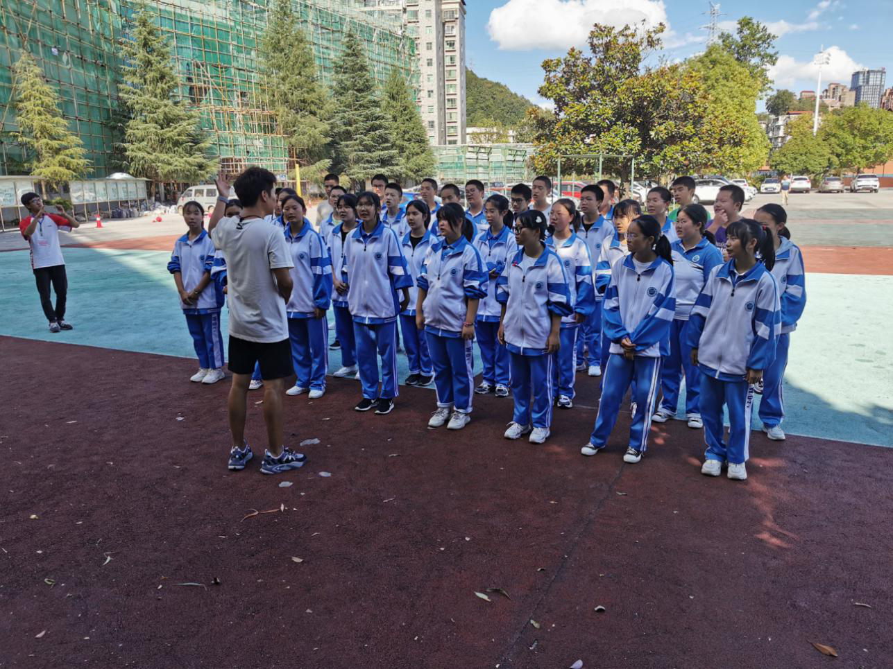 67贵阳市高中体育与健康学科带头人熊仕华老师走进乌当中学开展教学