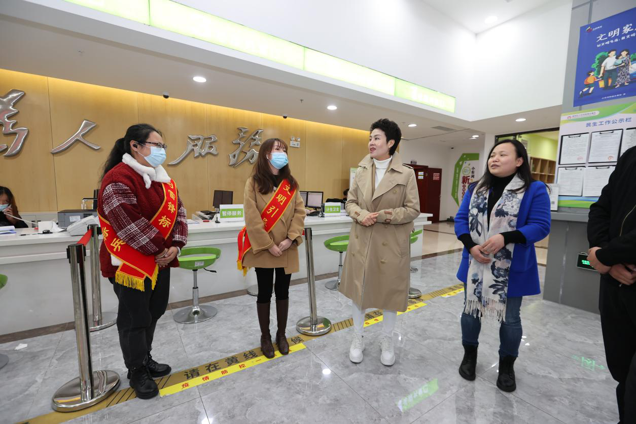 贵阳市开展文明引导志愿服务督导慰问活动